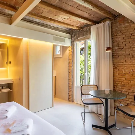 Deco Barcelona-born St.