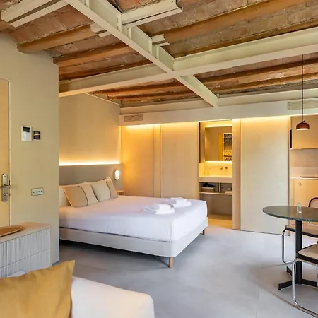 Deco Barcelona-born St.