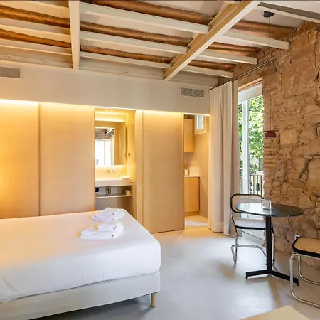 Deco Barcelona-born St. Barselona